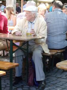 293586_2415439469367_4758295_n