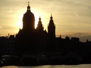 302105_2415327706573_709353_n